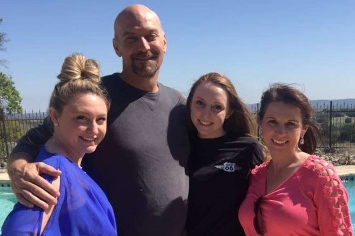 A second couple from San Antonio, Brian and Tressie Neill, is believed to have been among the 16 people killed in a hot-air-balloon crash Saturday near Lockhart in Central Texas.