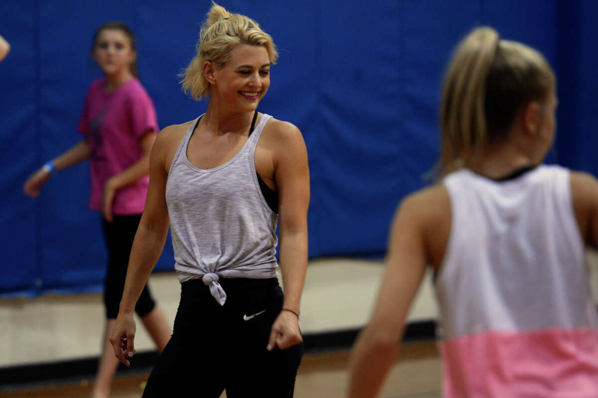 So You Think You Can Dance Star Lauren Froderman Hosts Dance Class In Orange