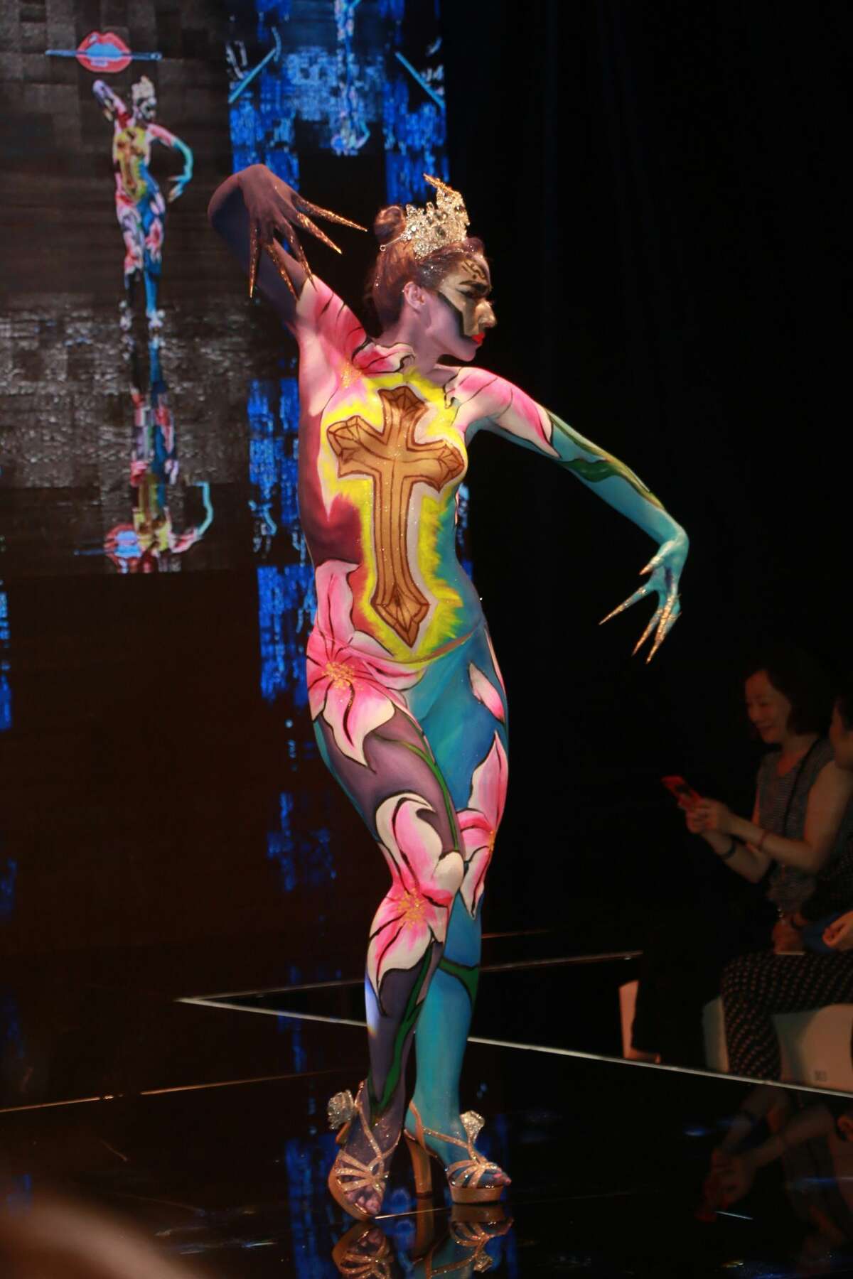 Wild bodypainting show in Shanghai