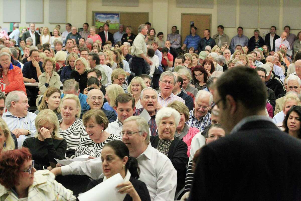 Advocates City public housing stance could violate U.S. law