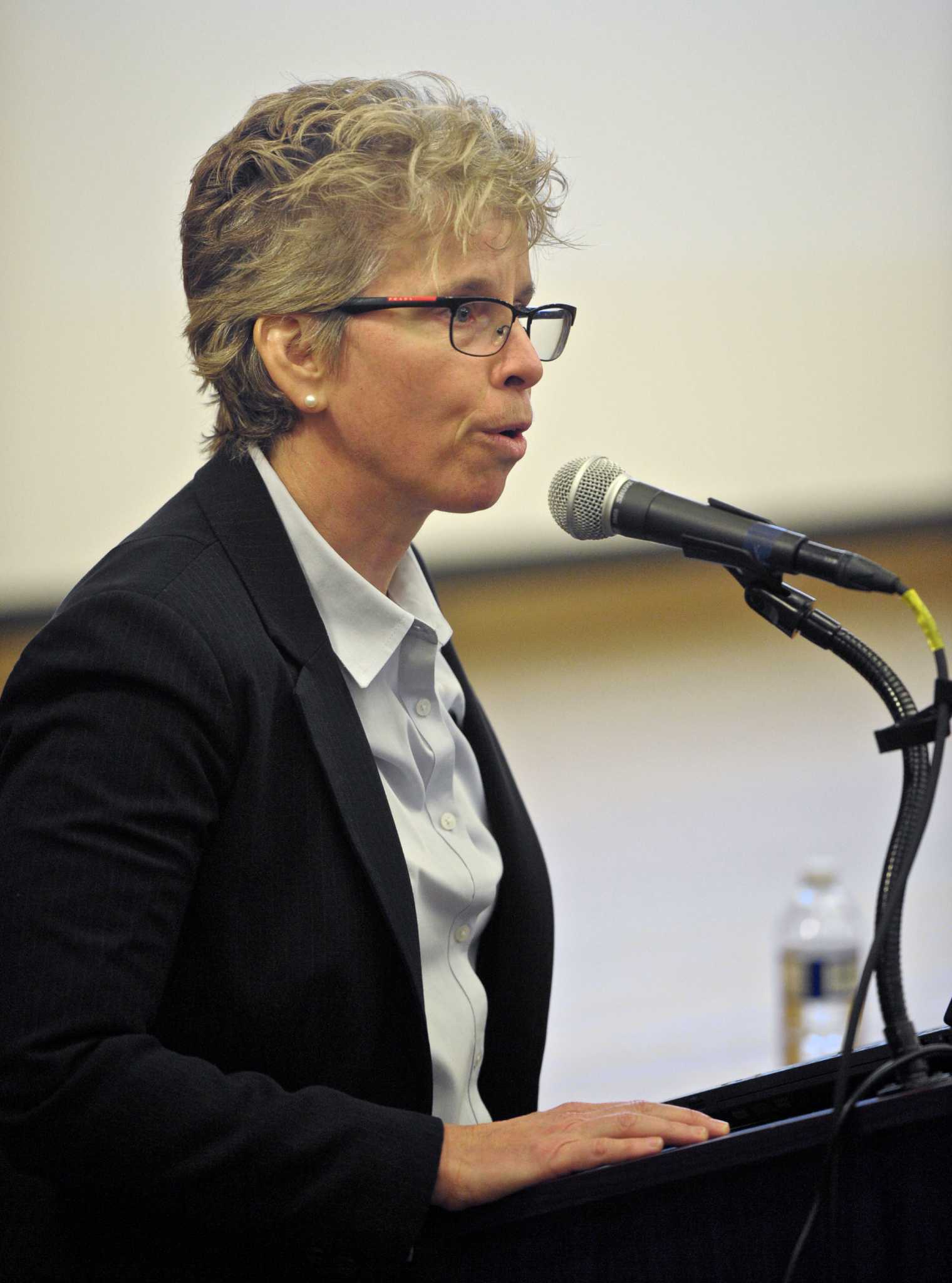 Ridgefield school board might hire new principal