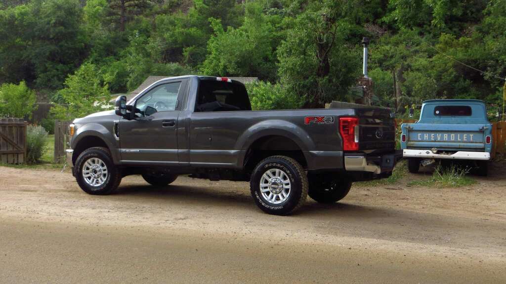 Ford S Overhauled 2017 Super Duty Sheds Pounds Adds Innovations This 2017 F 250 Super Duty 4x4 Xlt Standard Cab With 6 7 Liter