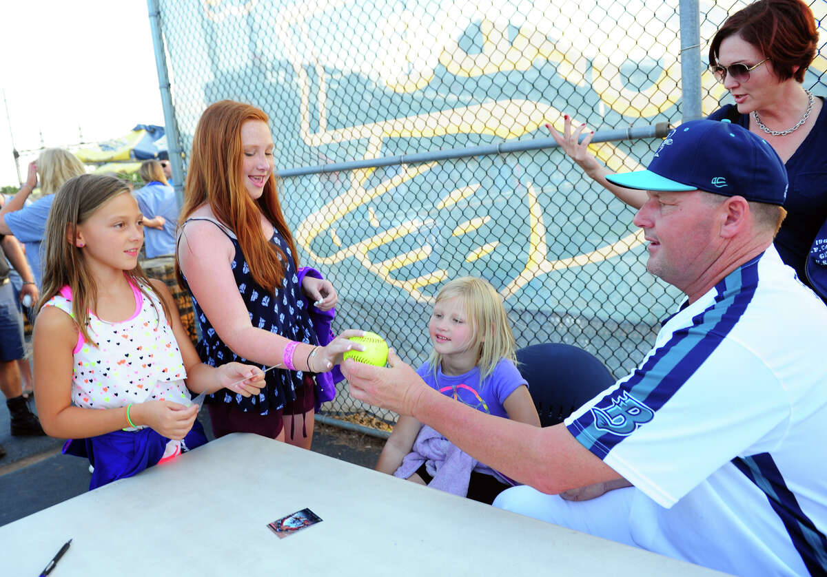 After trial, Roger Clemens looks for some fun pitching again