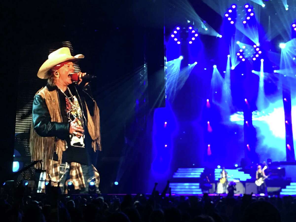 Houston fans rock with Guns N' Roses at NRG