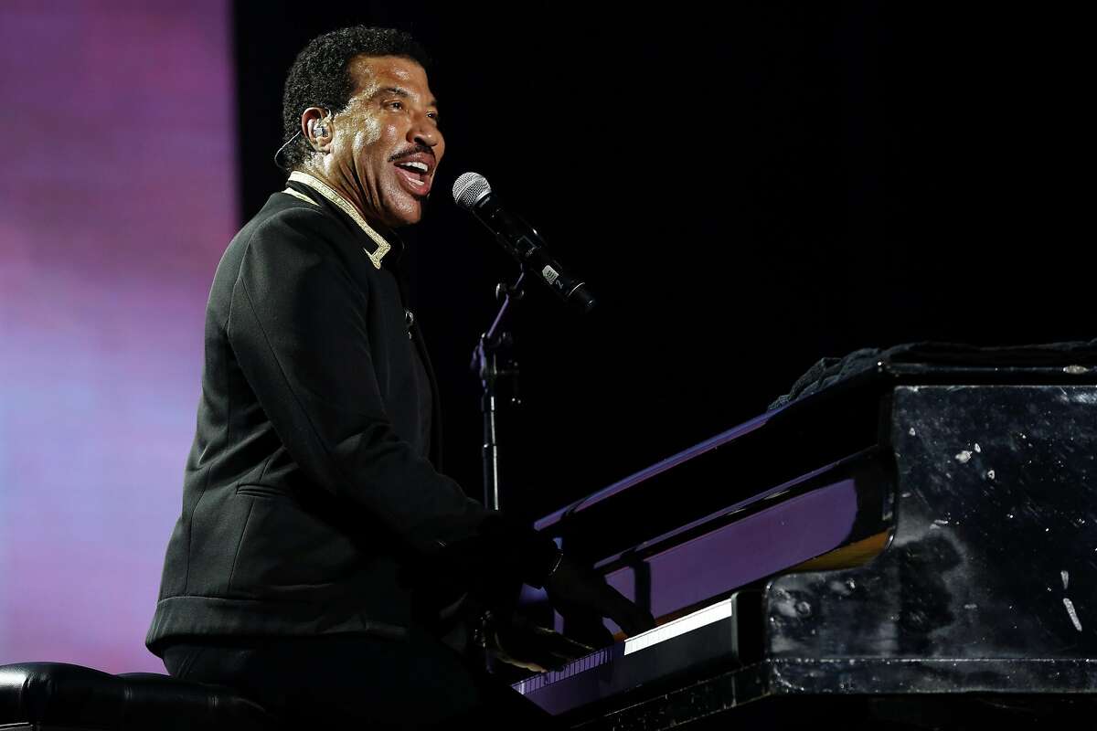 Lionel Richie performs at Outside Lands in Golden Gate Park in San Francisco, California, on Sunday, August 7, 2016.