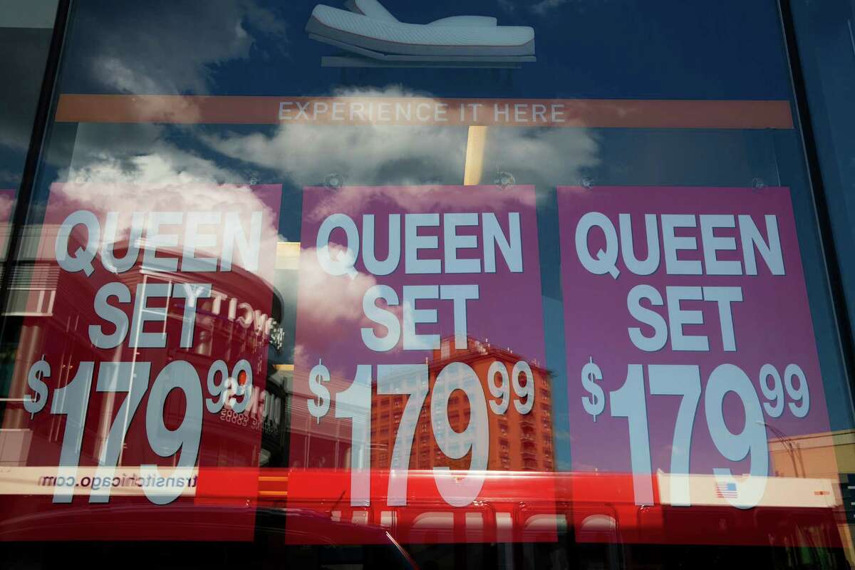 Mattress Firm reports 2ndquarter loss as sales dip