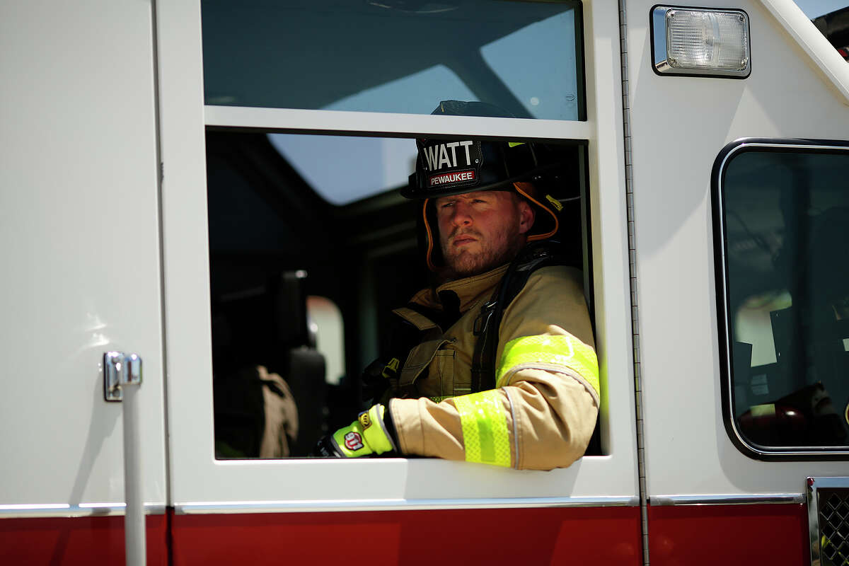 Texans' J.J. Watt goes through firefighter training for a day