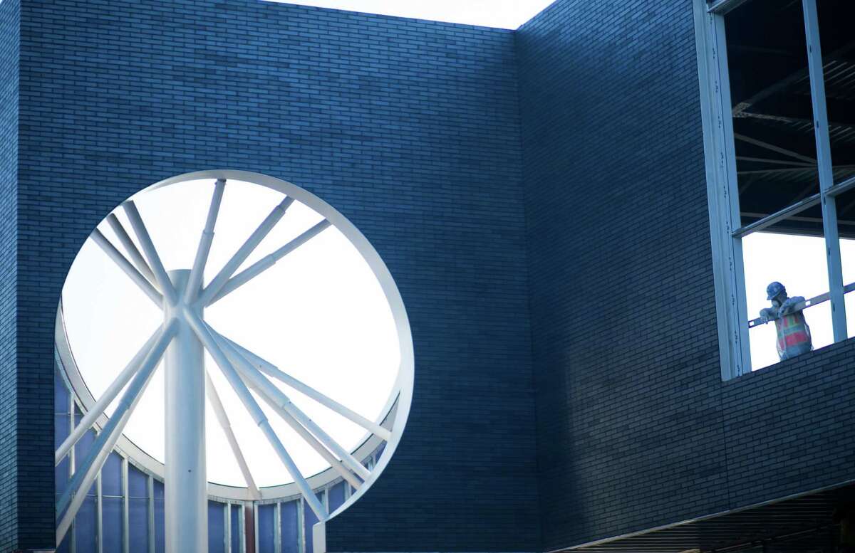 Rice University's Moody Center for the Arts has bold geometric architecture by Michael Maltzan. The 50,000-square-foot facility will serve as a platform for creating and presenting works in all disciplines. 