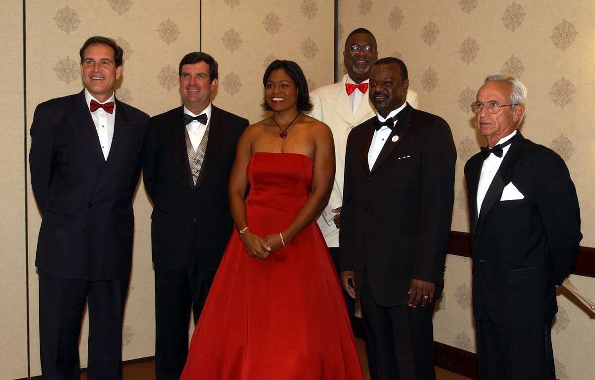 (11/8/02) UH Hall of Honorees L-R: Jim Nantz, Bruce Lietzke, Carol Lewis, Dwight Jones, Sr. , Danny Davis, and Tom Tellez, during the press conference before the start of the gala honoring the University of Houston's Hall of Honor inductees, Friday evening at the Intercontinental Hotel. (Karen Warren/Houston Chronicle) HOUCHRON CAPTION (11/09/2002): The University of Houston's Athletics Hall of Honor class of 2002 consists of, from left, Jim Nantz, Bruce Lietzke, Carol Lewis, Dwight Jones, Danny Davis and Tom Tellez. HOUCHRON CAPTION (07/15/2004): TELLEZ.