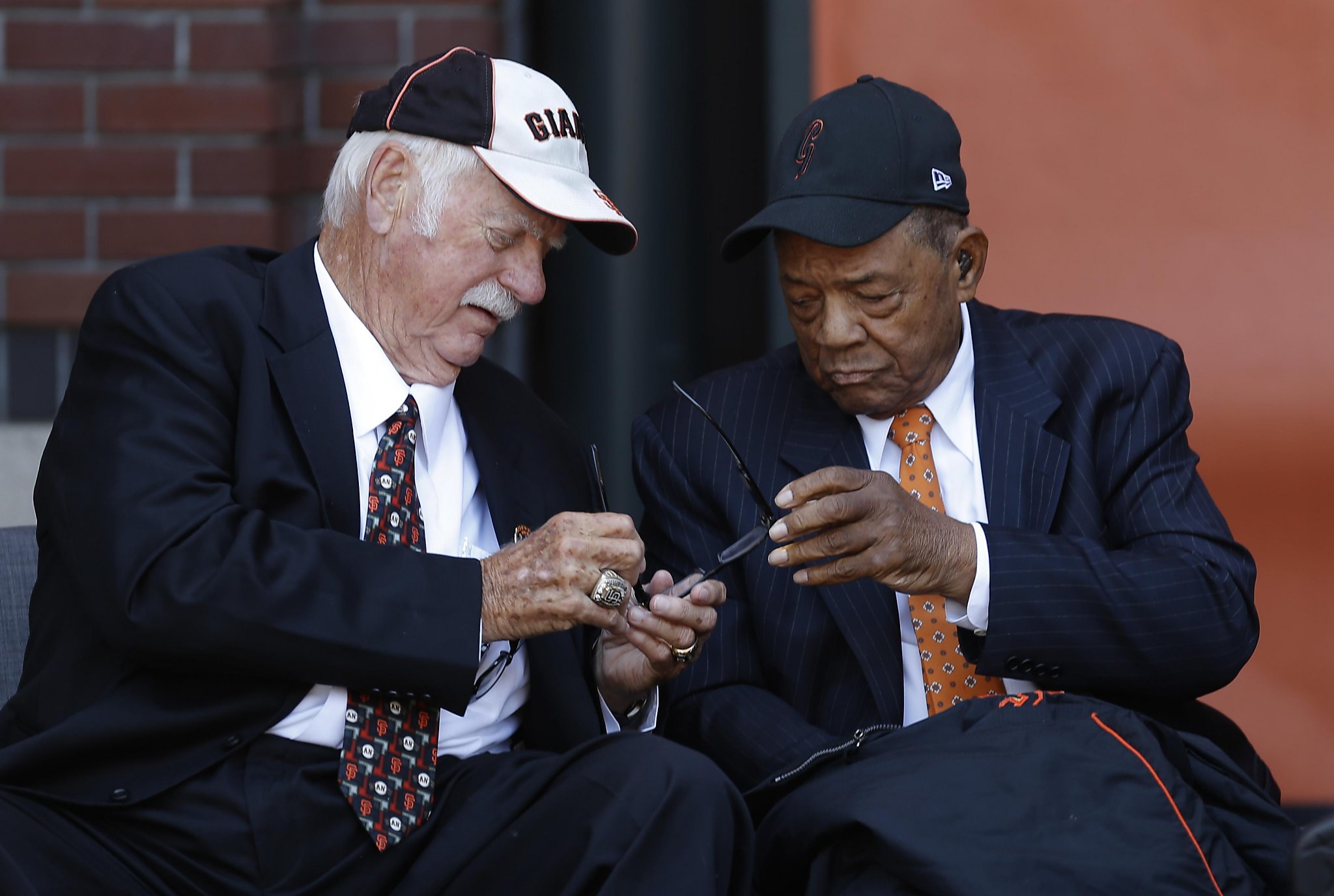 Gaylord Perry joins Giants' bronze greats