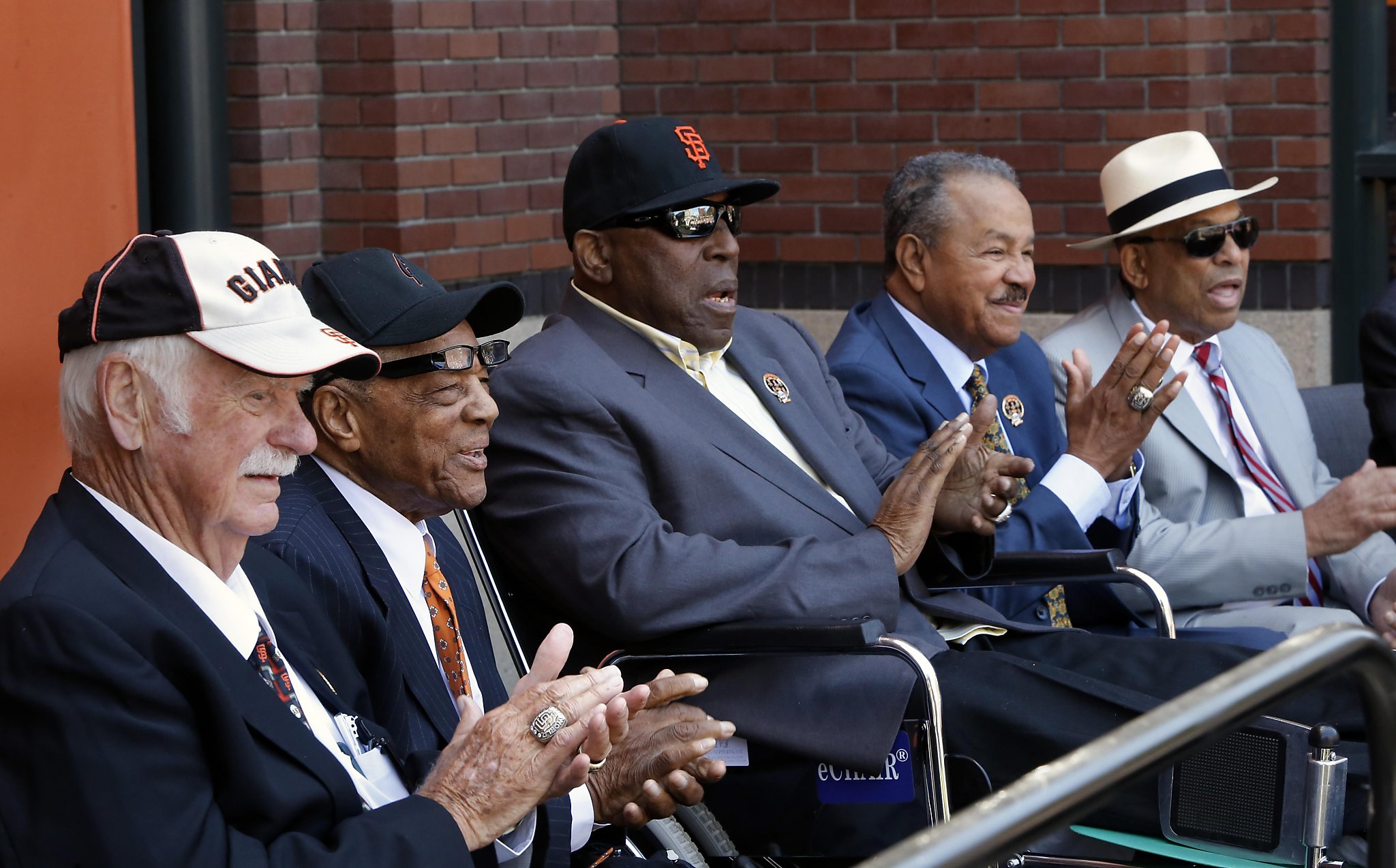 Gaylord Perry's long and slippery road to Giants statue unveiling