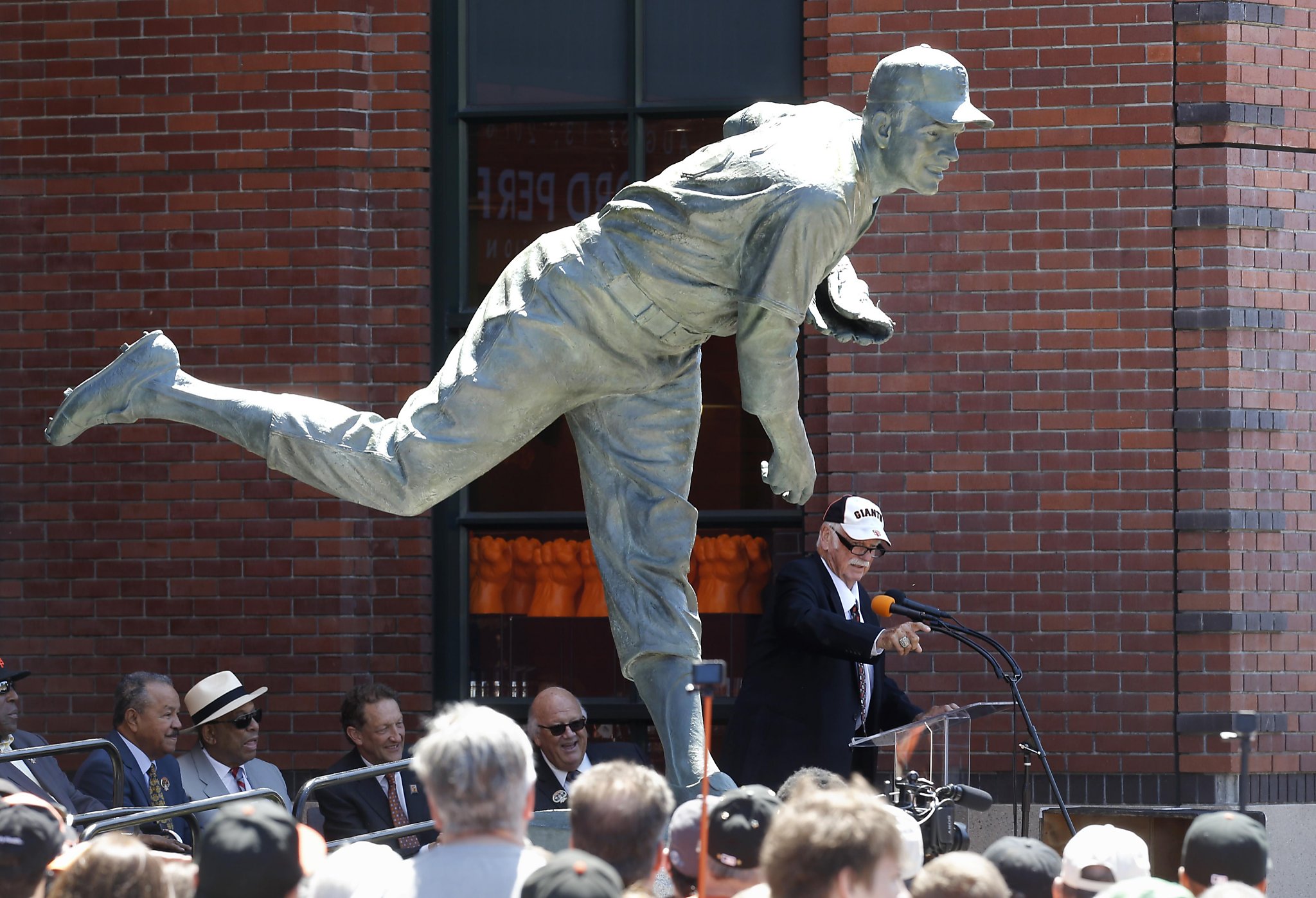 Gaylord Perry joins Giants' bronze greats