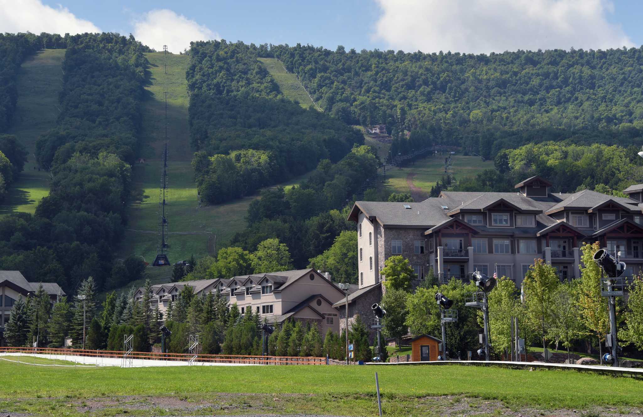 Weezer headlining music festival on Windham Mountain in Catskills - Vimarsana News