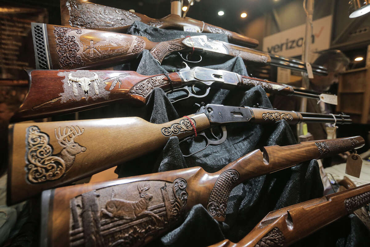 Texas' changing gun laws Texas is known as one of the most gun-friendly spots in the country. But the laws have evolved substantially over the years.  Keep going to see a timeline of 2nd Amendment regulation over the years. 
