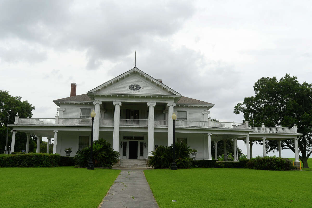 Historic Port Arthur home crumbles