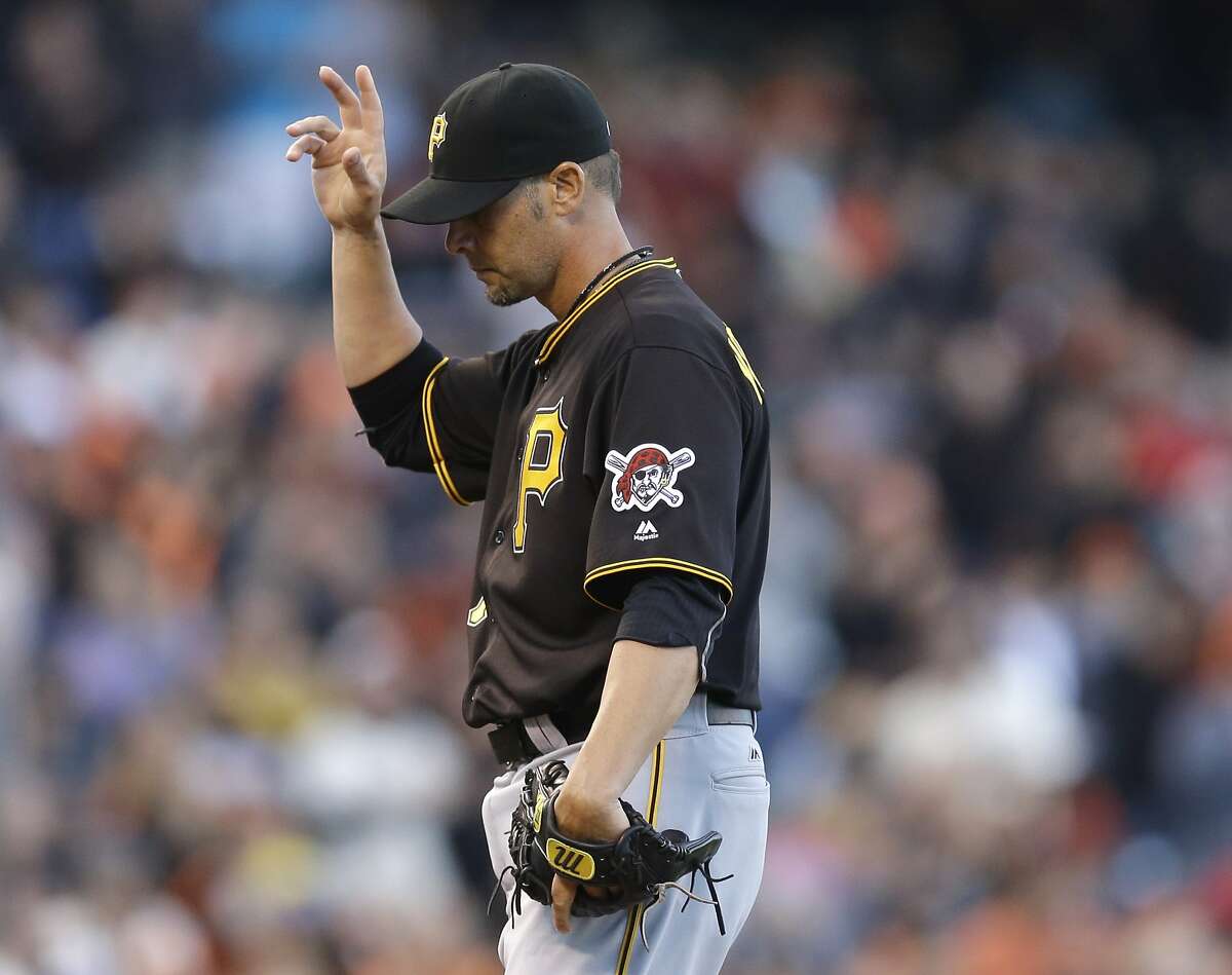 Pittsburgh Pirates pitcher Ryan Vogelsong acknowledges cheering fans before pitching against his former team, the San Francisco Giants, in the first inning of a baseball game Monday, Aug. 15, 2016, in San Francisco. (AP Photo/Ben Margot)
