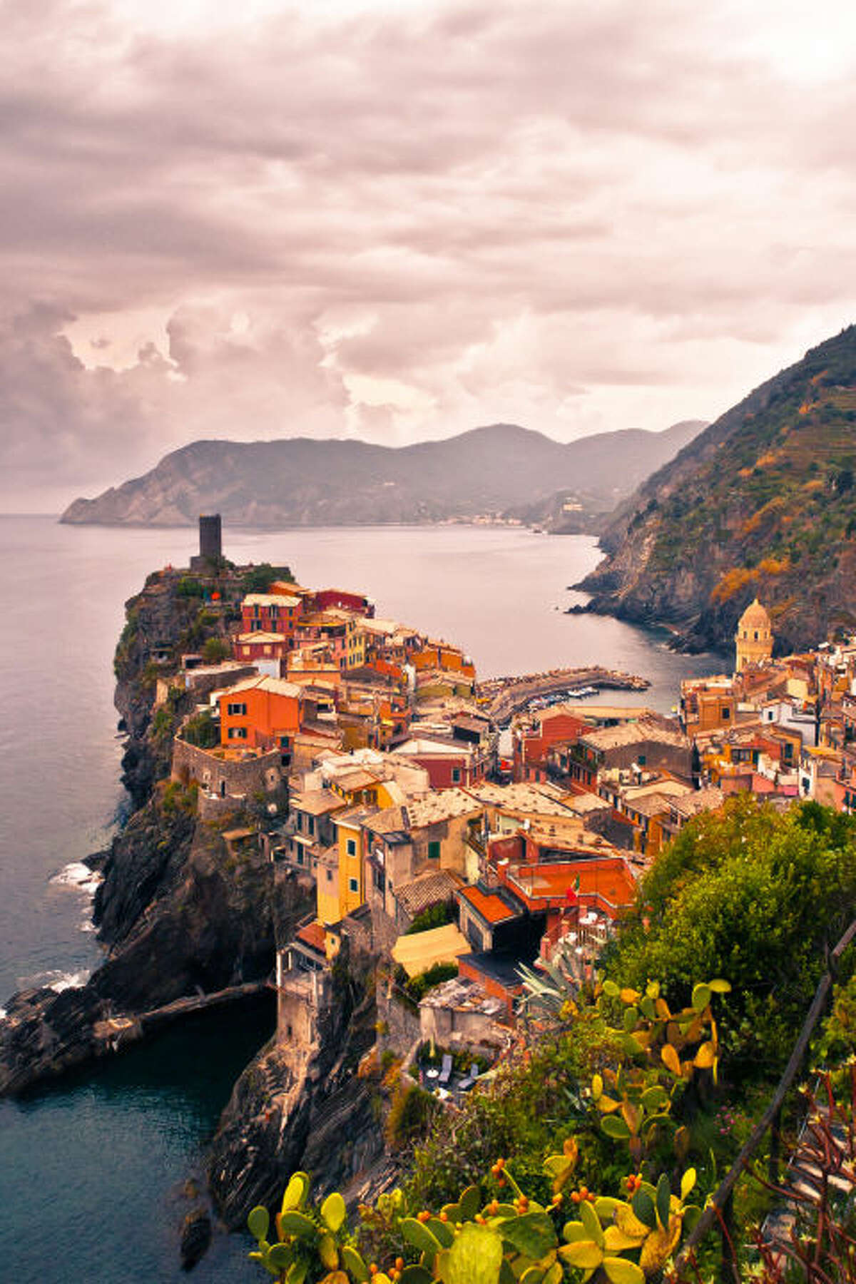 Cinque Terre, Italy While this list is ranked in no particular order, it's safe to say that Italy is the internet's #1 honeymoon destination. Jetsetters and first-timers alike are equally enamored with Vernazza, one of the picture-perfect towns in the Cinque Terre.