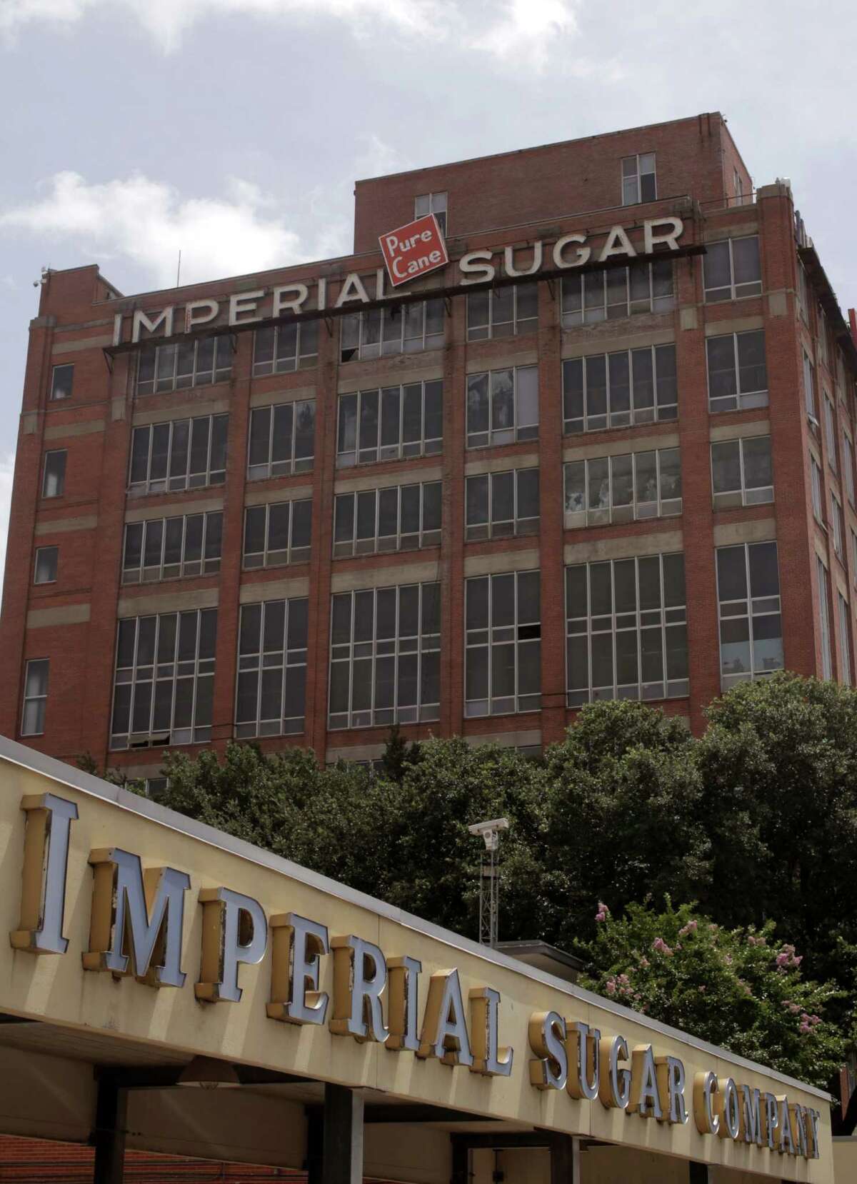 Developers James Murnane and Geoffrey Jones will develop the old Imperial Sugar Char House into a 120-room aloft hotel. ( J. Patric Schneider / For the Chronicle )