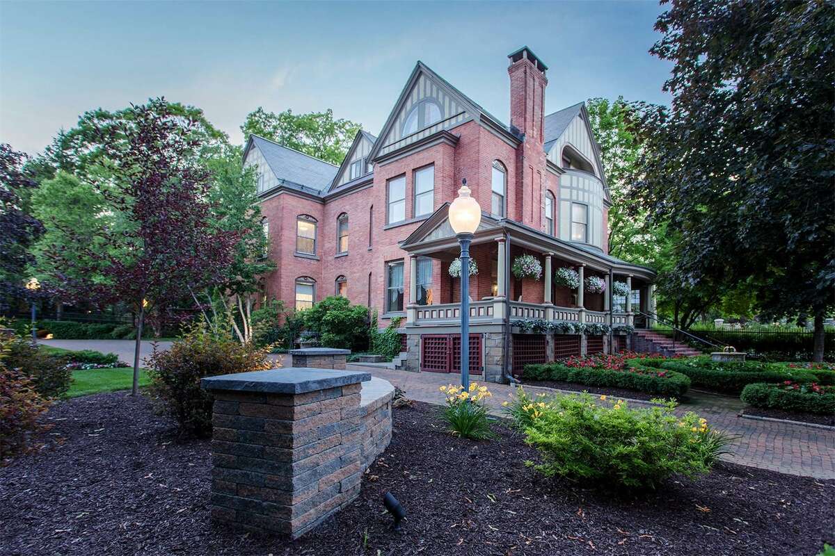 Quad/Graphics puts historic Spa properties on market