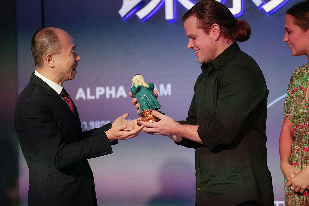 BEIJING, CHINA - AGUGST 16: Matt Damon receives gift during the 'Jason Bourne' Press Conference at Phoenix Center on August 16, 2016 in Beijing, China. (Photo by Andrew Wang/VCG via Getty Images)