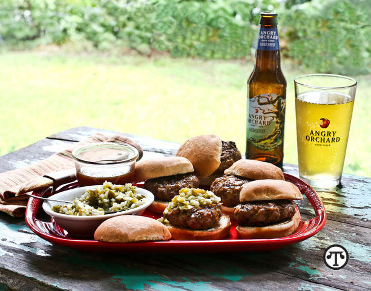 Great-tasting sliders and hard cider can add zest to your next barbecue. (NAPS)