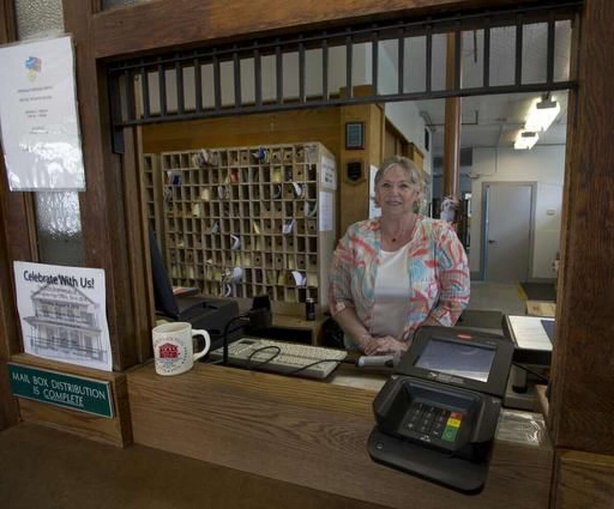 Small town New Hampshire post office celebrates 200 years