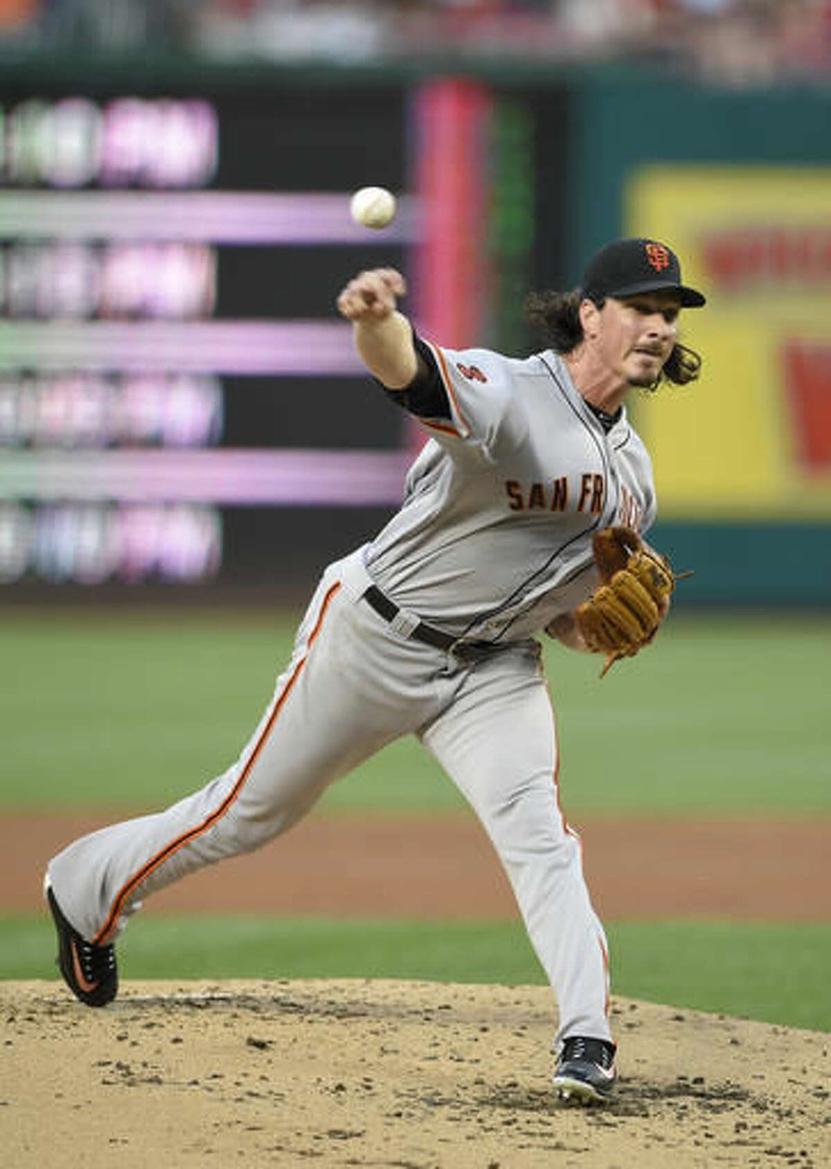 San Francisco Giants starting pitcher Jeff Samardzija delivers a pitch during the second inning of a baseball game against the Washington Nationals, Friday, Aug. 5, 2016, in Washington. (AP Photo/Nick Wass)