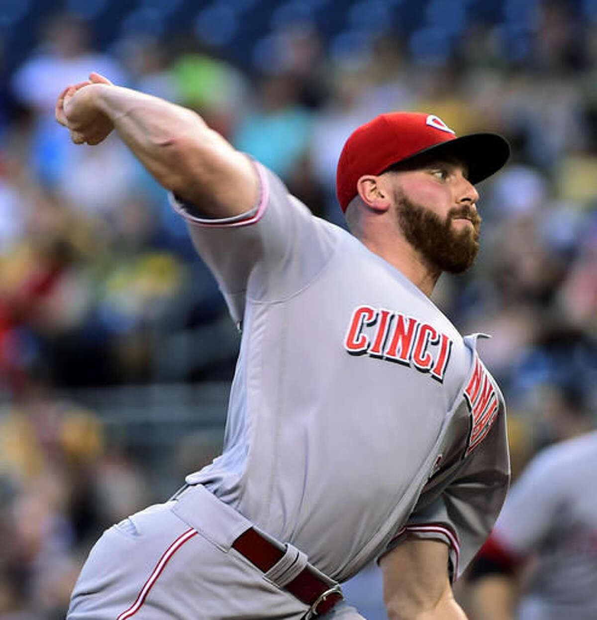 Cincinnati Reds starting pitcher Anthony DeSclafani throws during the first inning of a baseball game against the Pittsburgh Pirates in Pittsburgh, Friday, Aug. 5, 2016. (AP Photo/Fred Vuich)