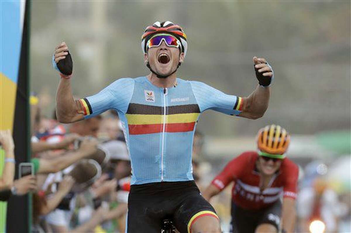 El belga Greg Van Avermaet festeja luego de cruzar la meta al ganar la medalla de oro en ciclismo de ruta de los Juegos Olímpicos de Río de Janeiro, Brasil, el sábado 6 de agosto de 2016. (AP Foto/Patrick Semansky)