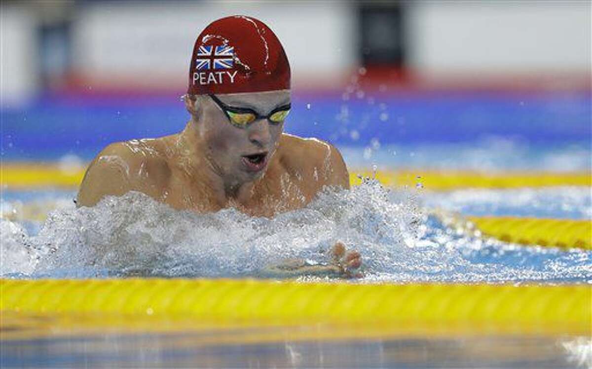 El británico Adam Peaty compite y fija un récord mundial en los 100 metros pecho en los Juegos Olímpicos el sábado, 6 de agosto de 2016, en Río de Janeiro. (AP Photo/Michael Sohn)