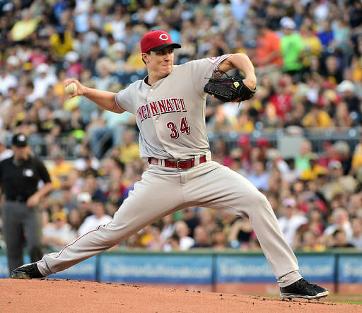 Cincinnati Reds starting pitcher Homer Bailey (34) throws in the first inning of a baseball game against the Pittsburgh Pirates in Pittsburgh, Saturday, Aug. 6, 2016. (AP Photo/Fred Vuich)