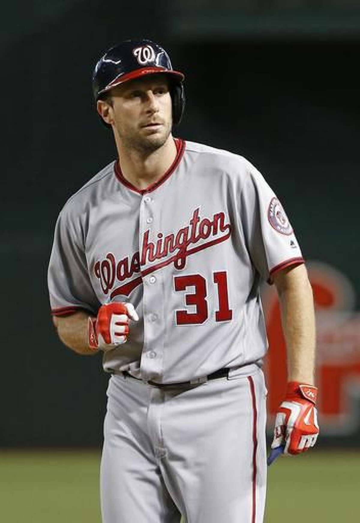 Max Scherzer pitches, hits Washington Nationals past Arizona Diamondbacks 