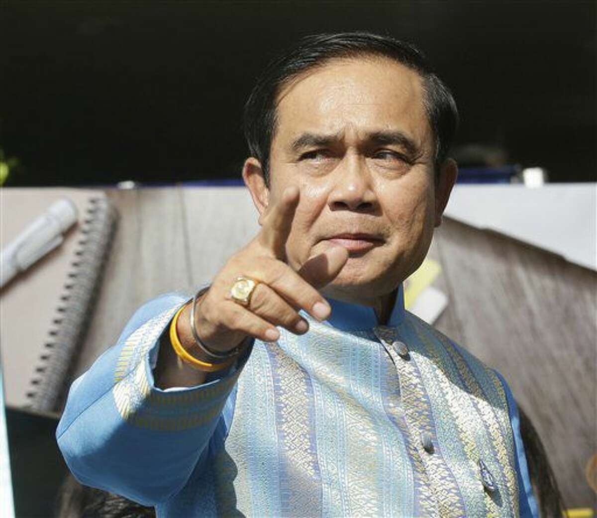 El primer ministro de Tailandia, Prayuth Chan-ocha, a su llegada al parlamento antes de una reunión de su gobierno, en Bangkok, Tailandia, el 9 de agosto de 2016. (AP Foto/Sakchai Lalit)
