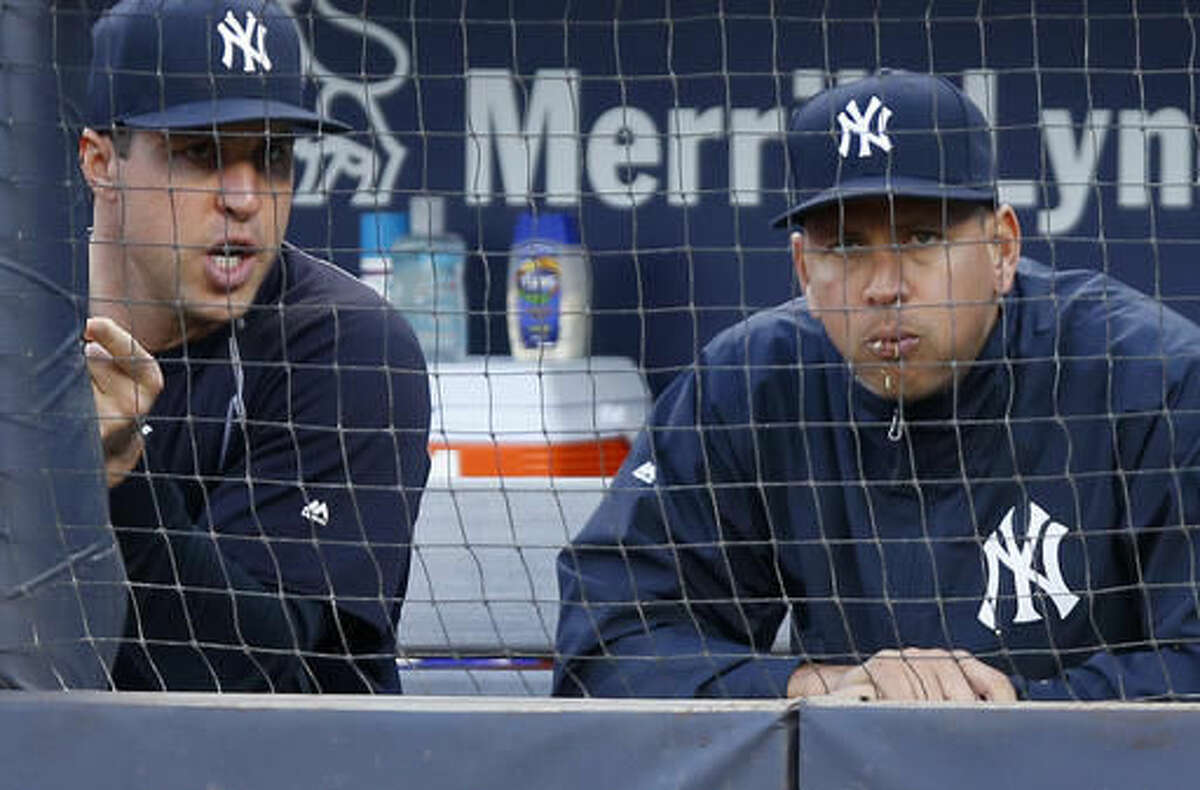 New York Yankees' Mark Teixeira, left, Alex Rodriguez sit out the team's baseball game against the New York Mets, Thursday, Aug. 4, 2016, in New York. (AP Photo/Kathy Willens)