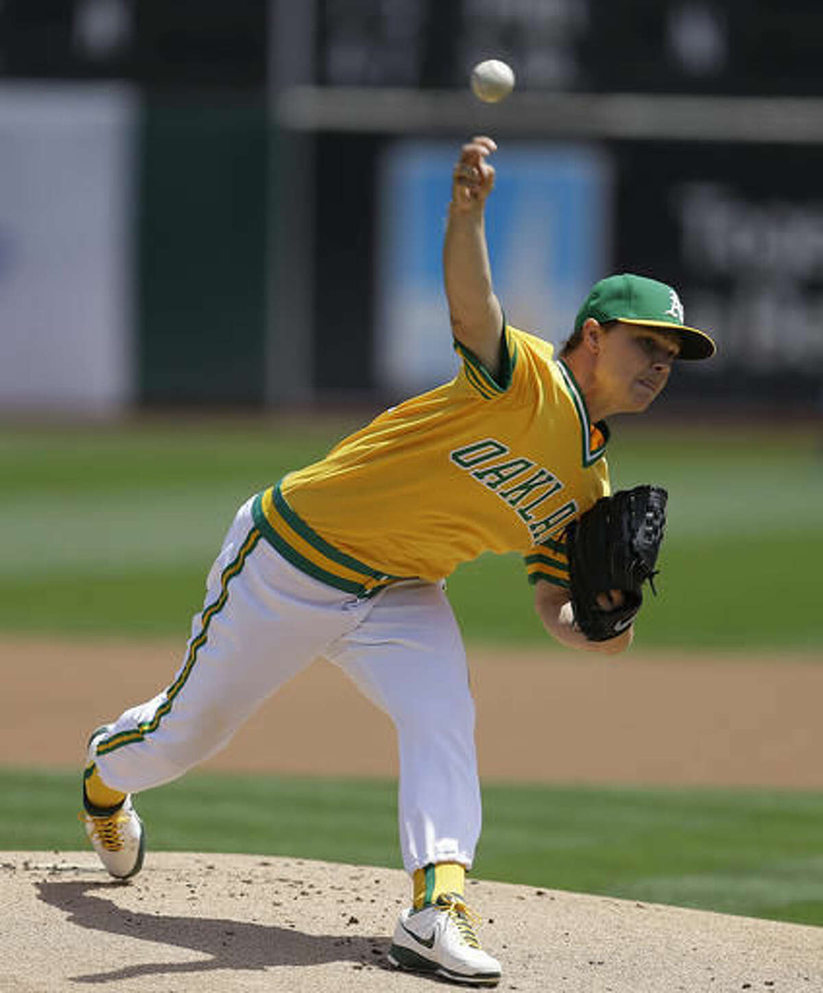 Oakland Athletics pitcher Sonny Gray works against the Chicago Cubs in the first inning of a baseball game Saturday, Aug. 6, 2016, in Oakland, Calif. (AP Photo/Ben Margot)