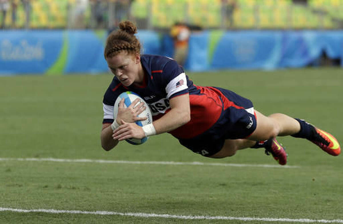 USA's Alev Kelter, scores a try during the women's rugby sevens match against Fiji at the Summer Olympics in Rio de Janeiro, Brazil, Monday, Aug. 8, 2016. (AP Photo/Themba Hadebe)