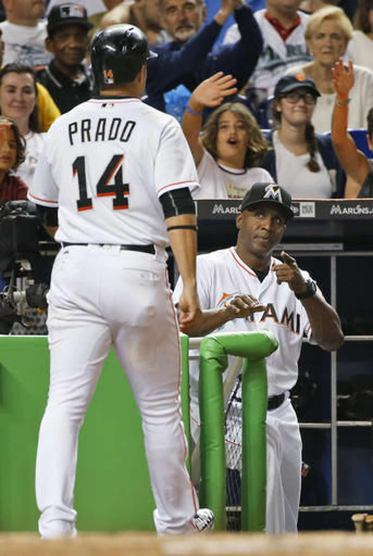 Wood, 4 relievers help Giants 3-hit Marlins in 1-0 win