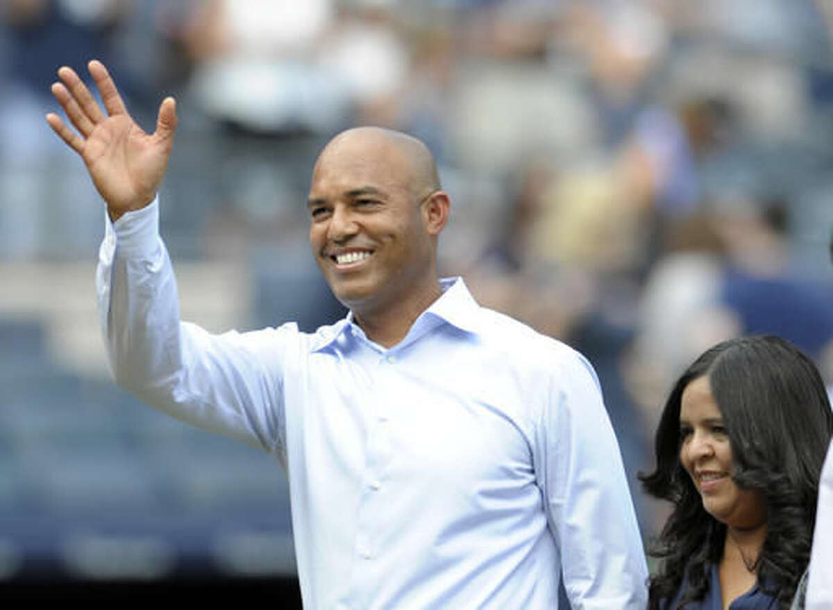 Former New York Yankees closer Mariano Rivera waves to fans as he leaves the field after he unveiled his Monument Park plaque before a baseball game Sunday, Aug.14, 2016, at Yankee Stadium in New York. (AP Photo/Bill Kostroun)