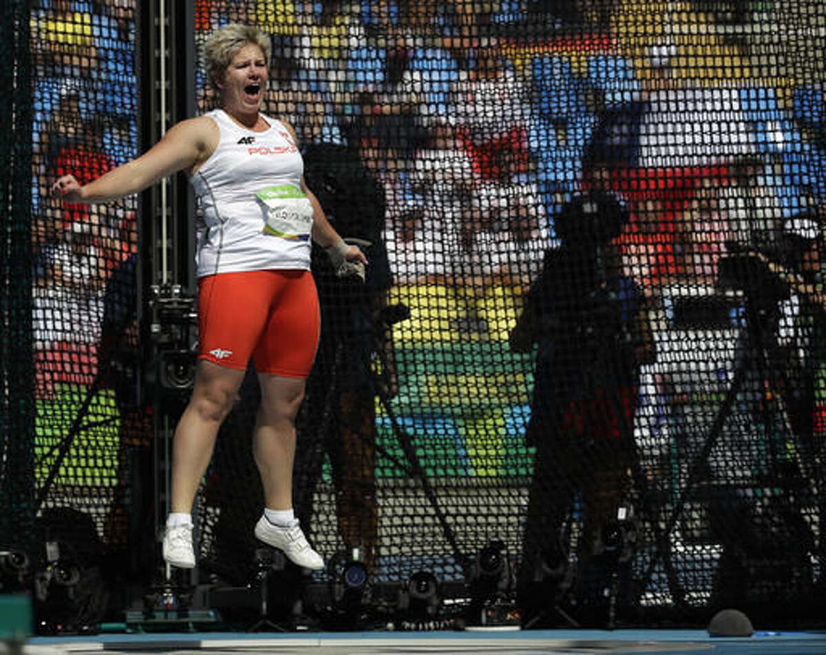 Wlodarczyk breaks hammer world record using friend's glove