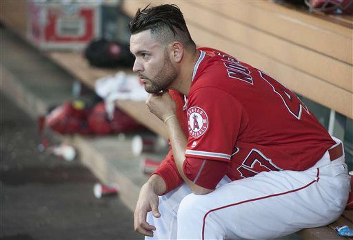 Calhoun homers, Angels end Mariners' streak with 7-4 win