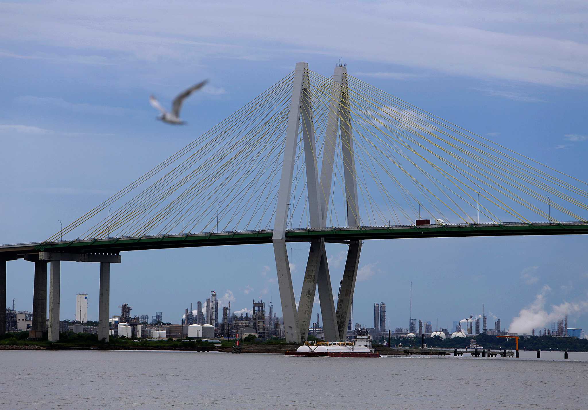 Man dies after jumping off Fred Hartman Bridge in La Porte