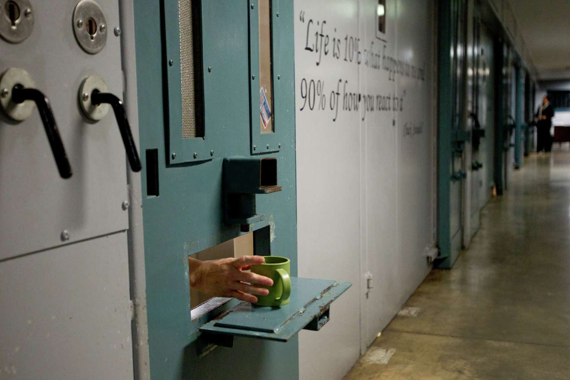 Texas prison officials to begin 1,000 inmate transfers to facilities ...