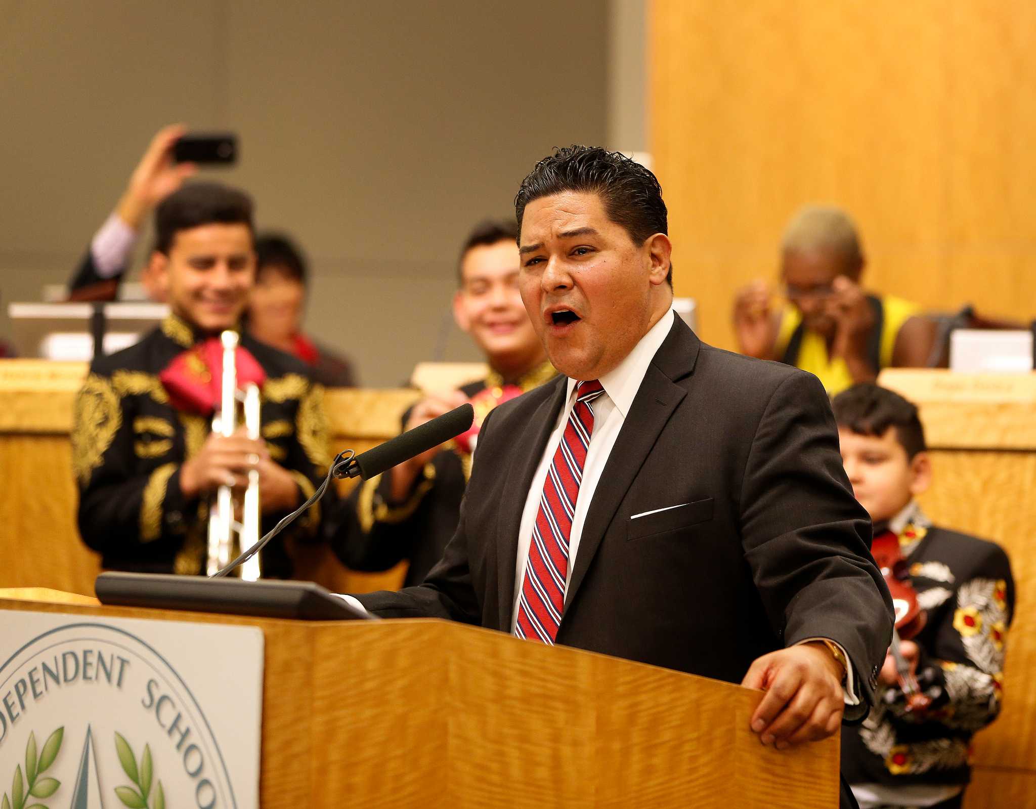New HISD Chief To Receive 345 000 In Base Salary