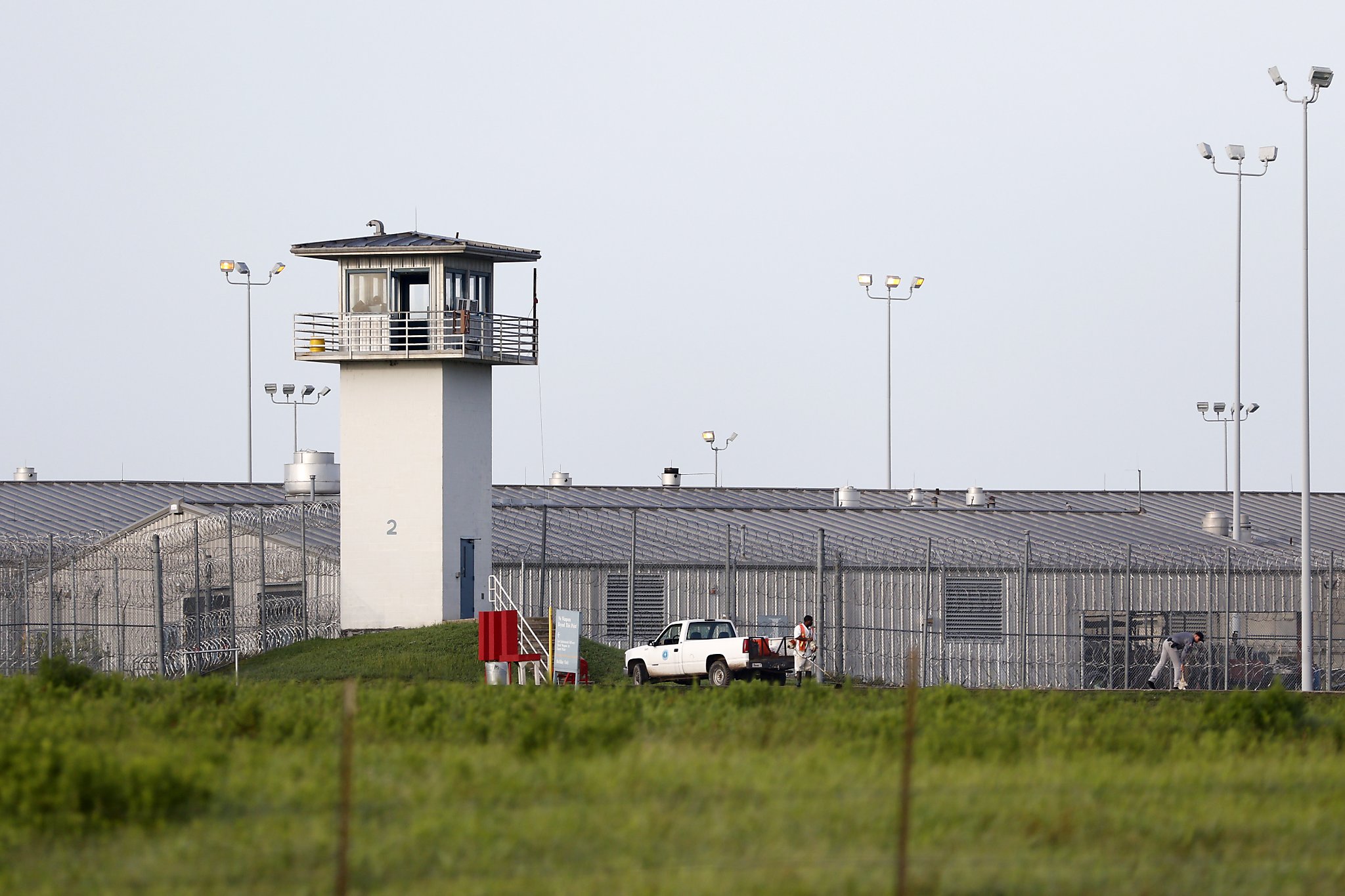 Texas prison officials to begin 1 000 inmate transfers to