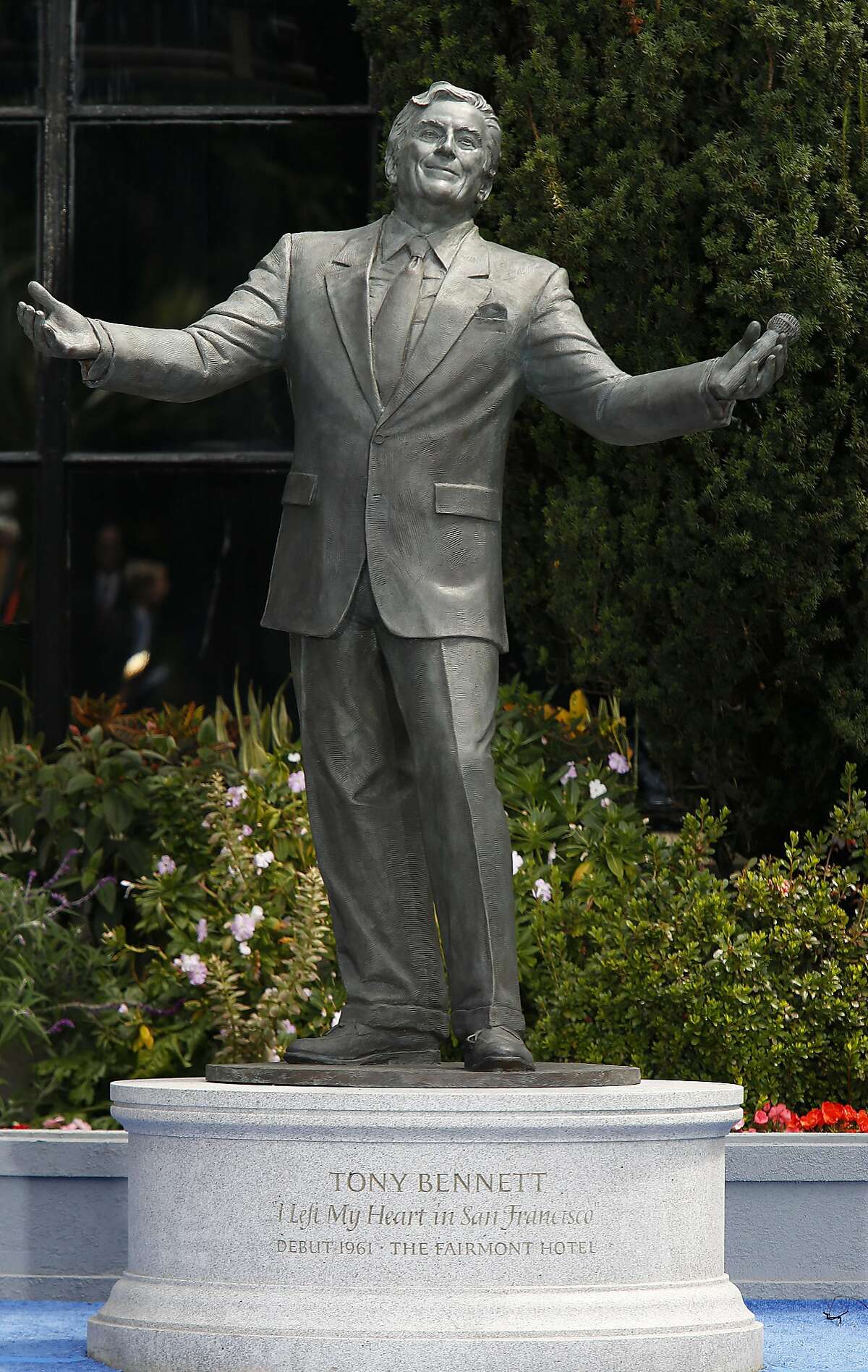 Sf Takes Tony Bennett To Heart By Unveiling Statue