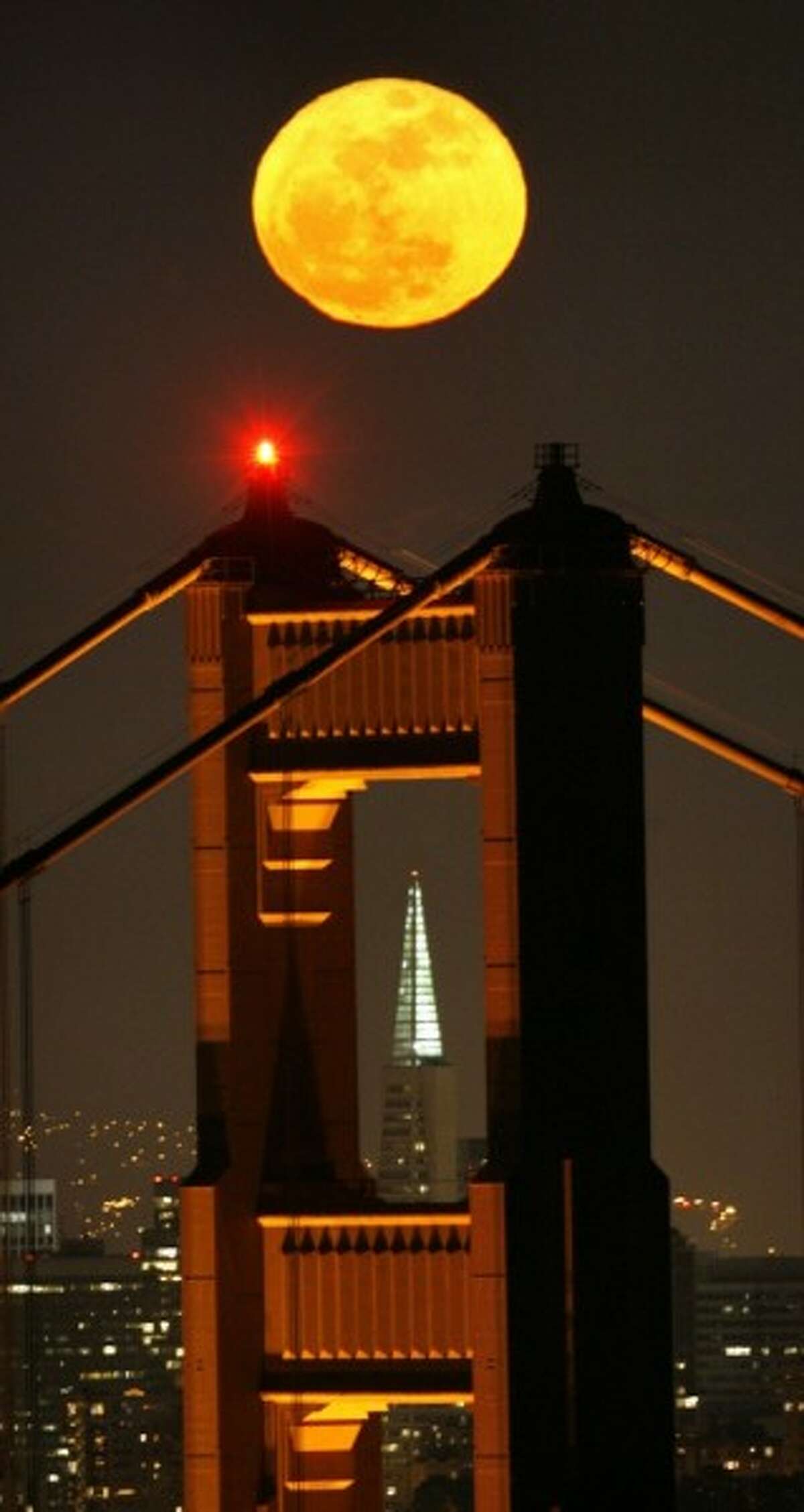 The sight of the Transamerica Pyramid Building is stirring by night or day.