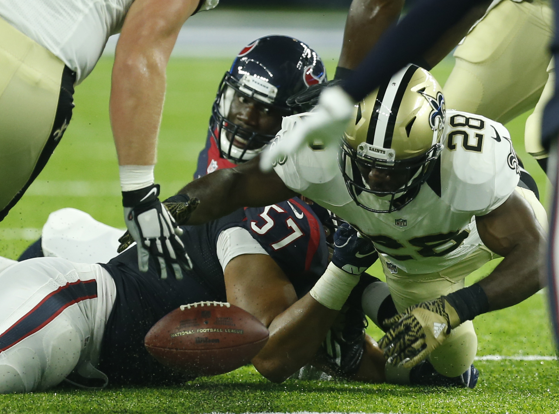 Texans linebacker Brian Cushing shines in preseason debut