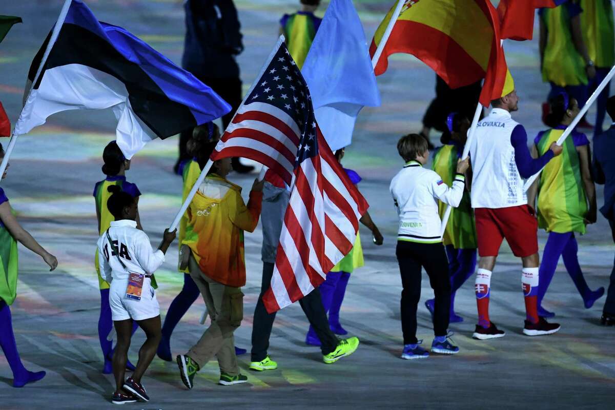 Флаг шоу. Летние Олимпийские игры болельщики Армения. Шоу с флагами коцнепрт.