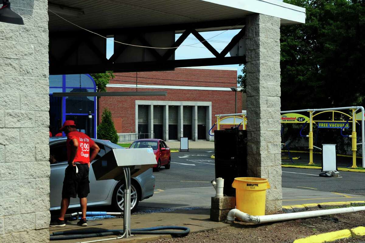 Car wash tosses wet towel on Stratford High expansion