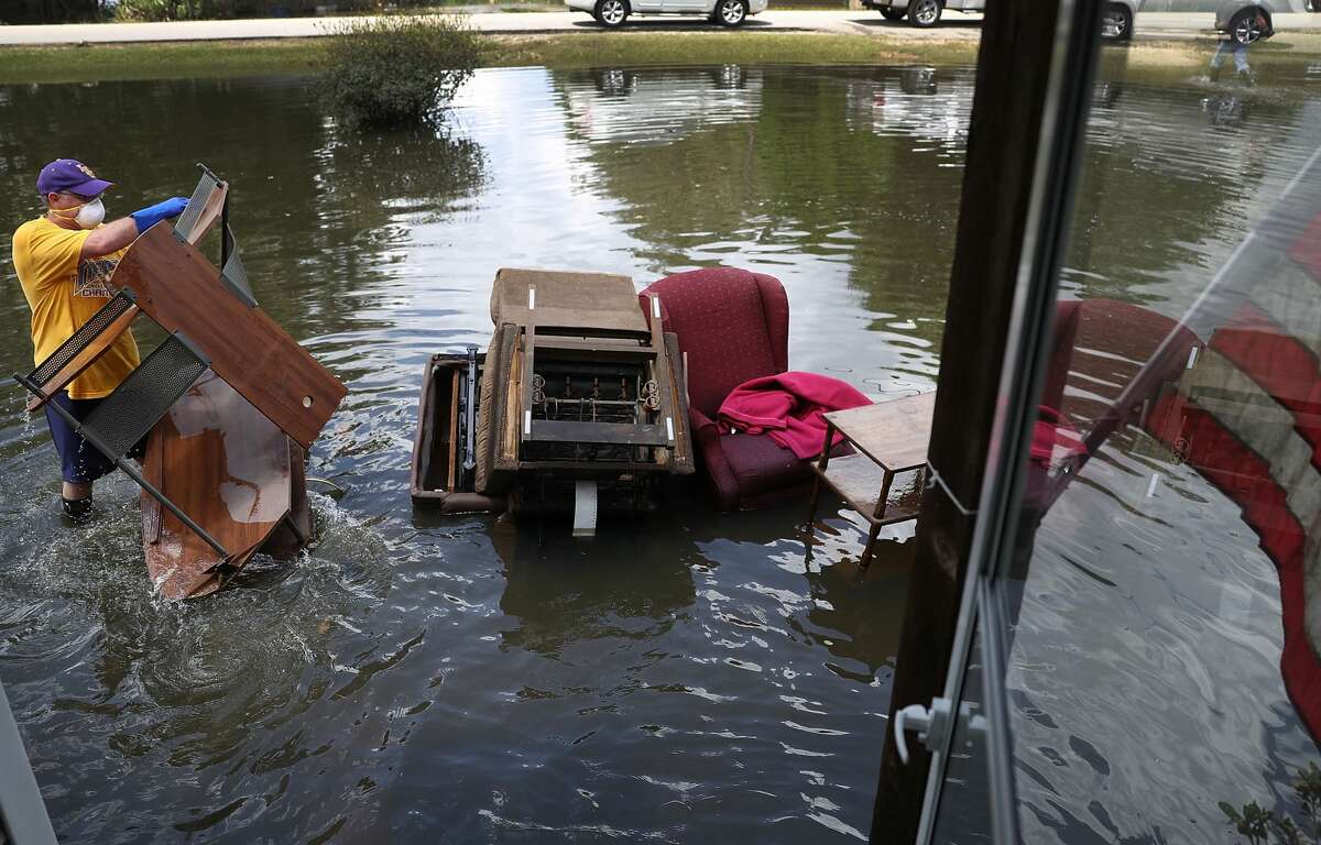 Cleanup continues in Louisiana following deadly flooding